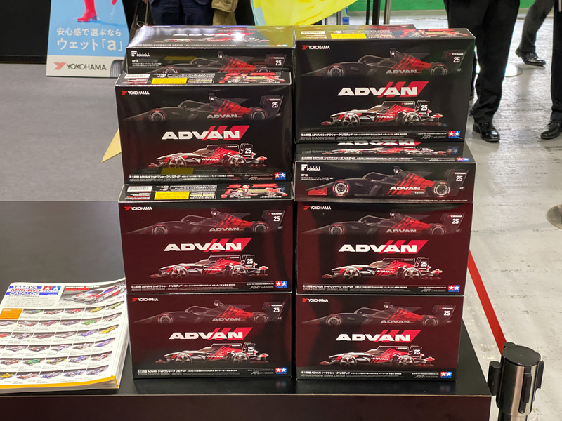 ADVAN シャドウシャーク リミテッドを先行販売する横浜ゴムブース
