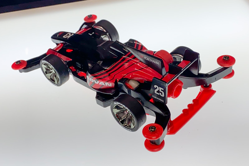 「TOKYO AUTO SALON 2020」で展示された「SF19」のADVANカラーを再現