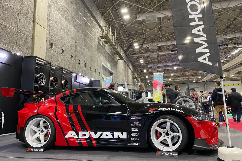 会場にはADOVANカラーのスープラが展示された