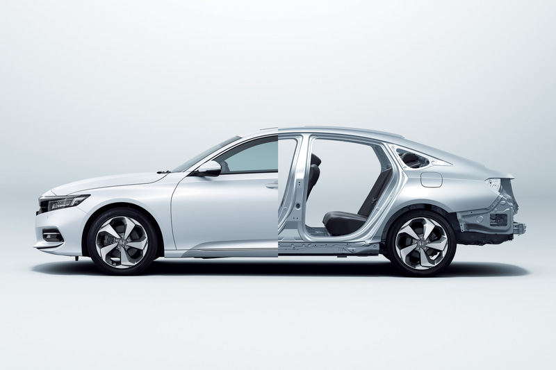 新型アコードはプラットフォームを刷新し、軽量化を行なうとともに剛性を高めたボディ骨格の「新世代プラットフォーム」を採用