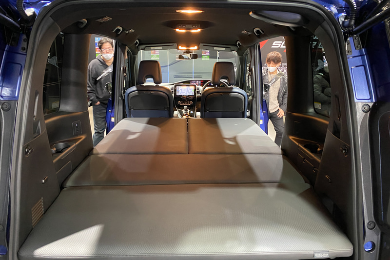 身長180cmの人が横になっても十分な空間を確保したという