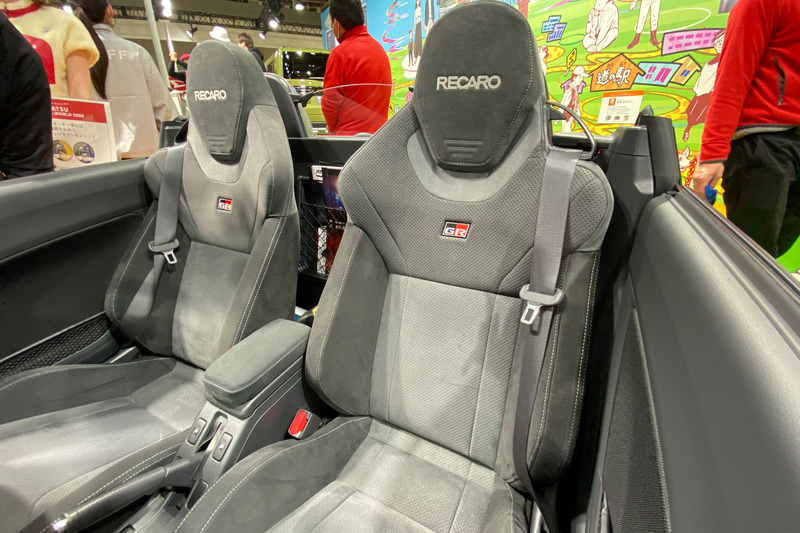 ダイハツブースに市販車のカスタマイズ仕様として展示された「コペン GR SPORT カスタマイズ Ver.」