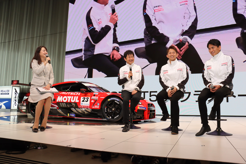NDDP RACING with B-MAXの田中利和監督、平手晃平選手、千代勝正選手。司会を務めたのは松下まゆみ氏