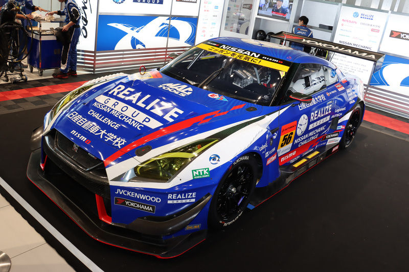 ブースにはKONDO RACINGのGT300クラス参戦マシン「リアライズ 日産自動車大学校 GT-R」が置かれ、乗車体験やタイヤ交換体験などが行なわれた