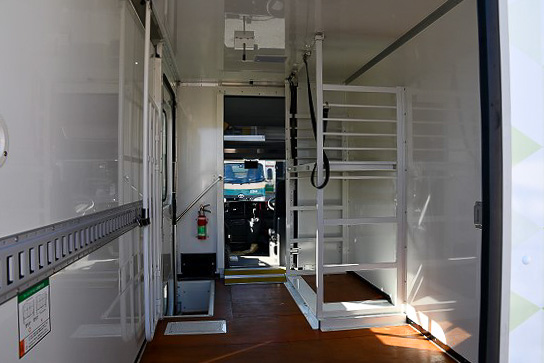 トラック後方からの視点