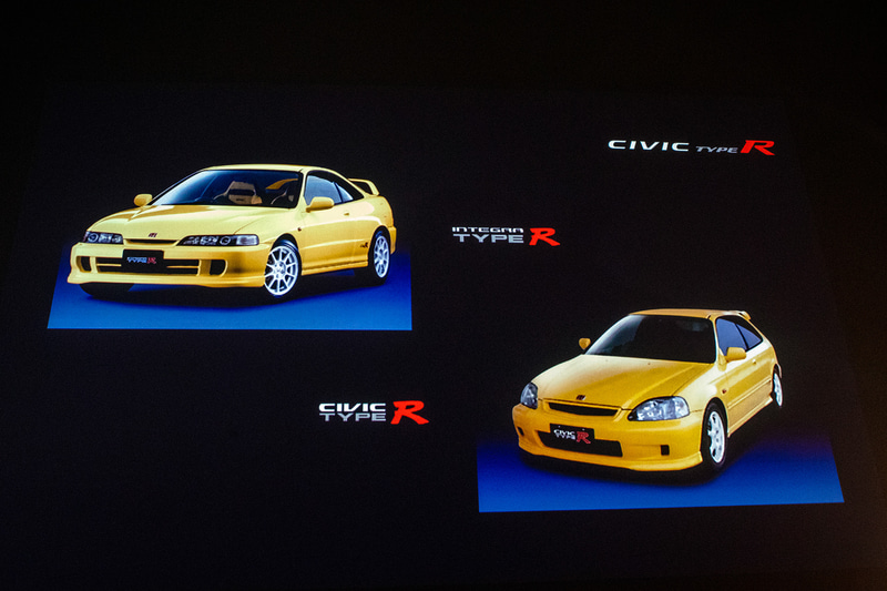 リミテッドエディションのボディカラーは、1990年代のTYPE Rを彷彿させるサンライトイエローII×ブラックの専用2トーンカラーのみの設定