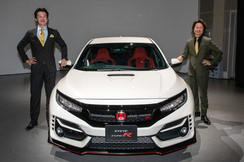 シビックシリーズ開発責任者の松井充氏（左）とTYPE R開発責任者の柿沼秀樹氏（右）