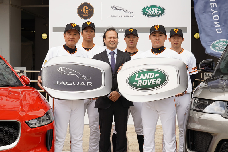 オフィシャルカー貸与式ではジャガーとランドローバーのビッグキーが贈呈され、「I-PACE」「レンジローバー スポーツ PHEV」の充電セレモニーも行なわれた