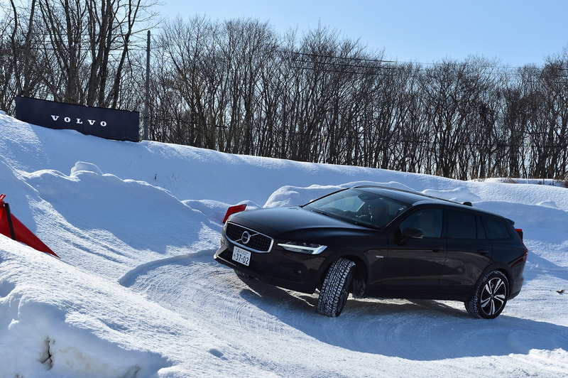 最大斜度20度のバンクも難なく通過できる安定した走り