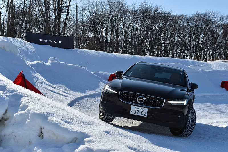 最大斜度20度のバンクも難なく通過できる安定した走り