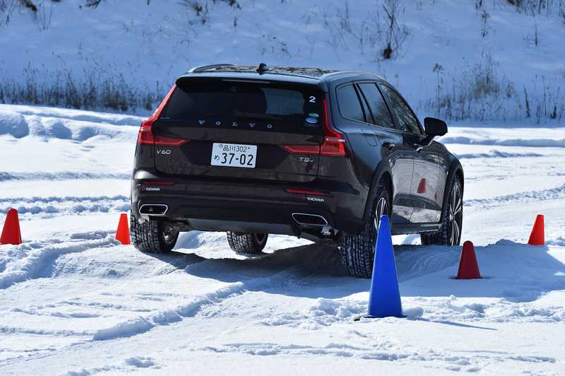 一般道でこんな凸凹にはほぼ遭遇しないと思うが、滑りやすいコブもすんなりクリア