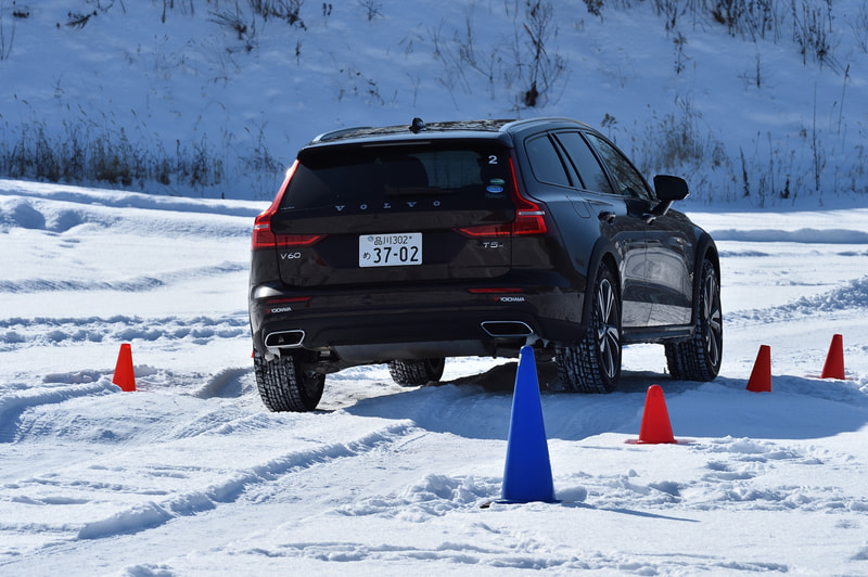 一般道でこんな凸凹にはほぼ遭遇しないと思うが、滑りやすいコブもすんなりクリア