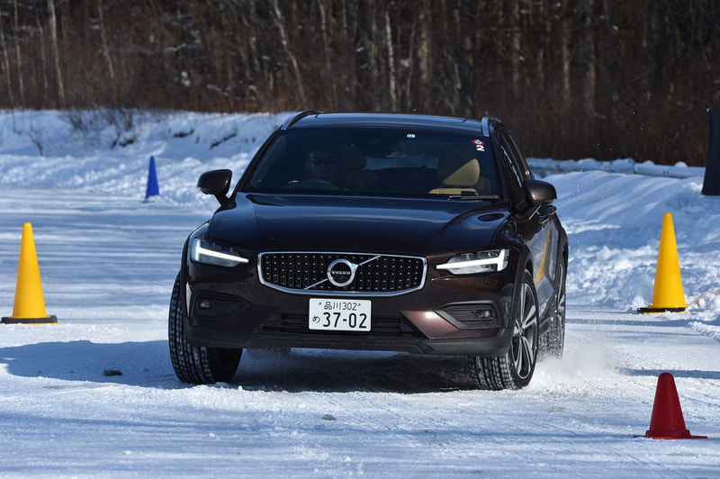 ABS作動中でも、ステアリングを切れば、操舵が効くように介入してくれる