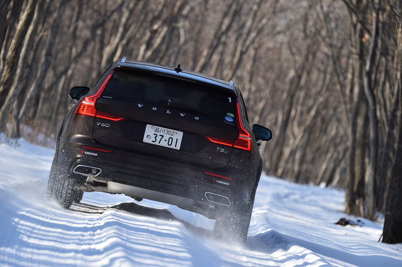 圧雪された幹線道路から新雪の残る裏道あで、危うさを感じることなくスイスイ走れた