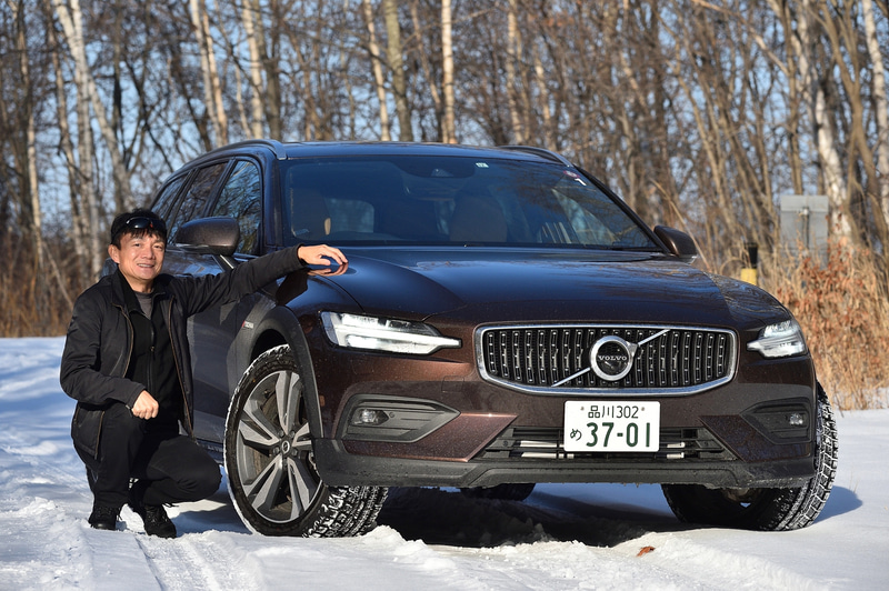 今回メインで試乗したのは2019年4月にフルモデルチェンジされ、初めての冬を迎えたV60 クロスカントリー