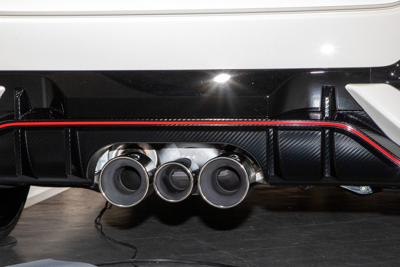 センター3本出しマフラーも変更なし