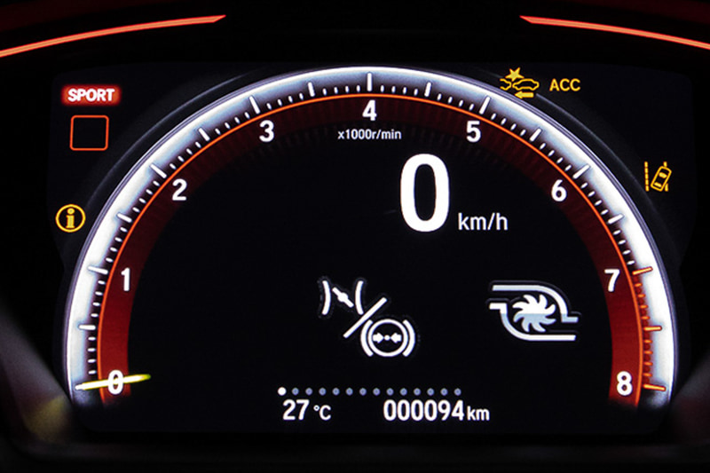 スピード、レブインジケーター、Gセンサー、ストップウォッチなど、多彩な表示モードもそのまま