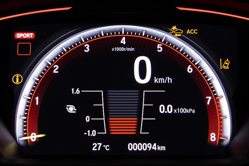 スピード、レブインジケーター、Gセンサー、ストップウォッチなど、多彩な表示モードもそのまま