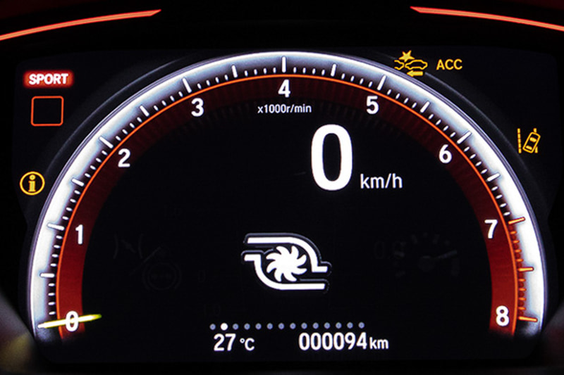 スピード、レブインジケーター、Gセンサー、ストップウォッチなど、多彩な表示モードもそのまま