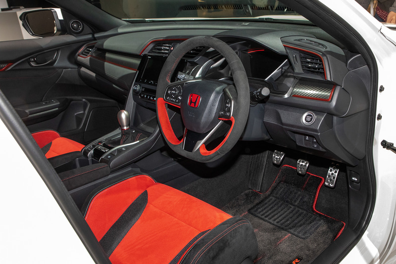 シートは前席、後席とも変更なし