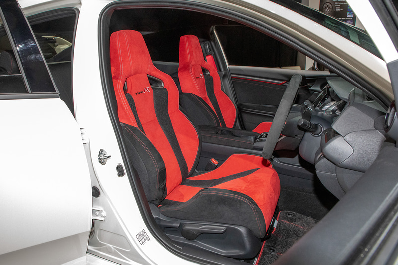 シートは前席、後席とも変更なし