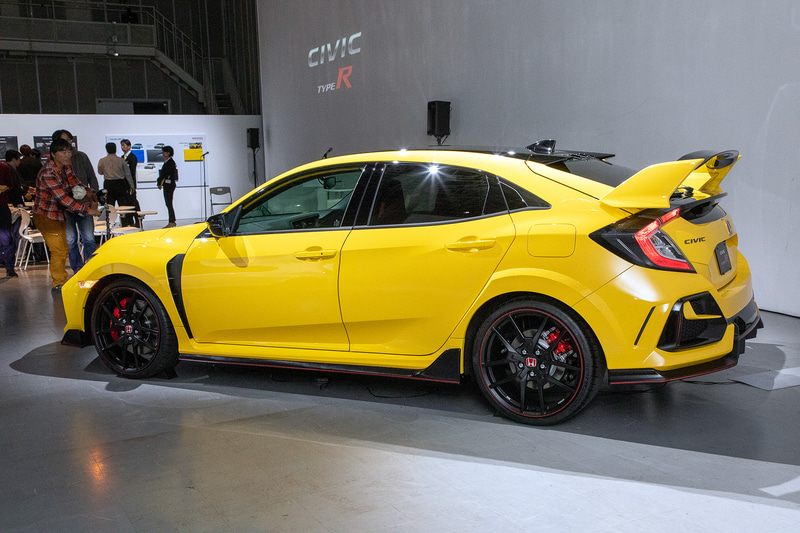 ボディーカラーは「サンライトイエローII」×「ブラック」の専用2トーンカラーのみの設定