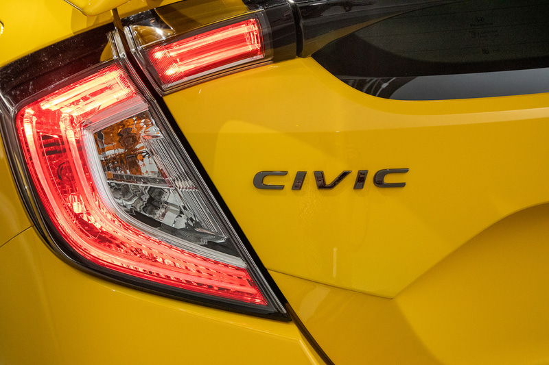 クロームタイプのCIVICエンブレム