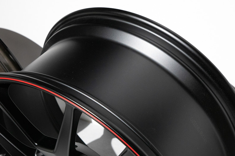 BBSが特に力を入れたのがリムの薄さ。薄くて強いホイールを完成させた