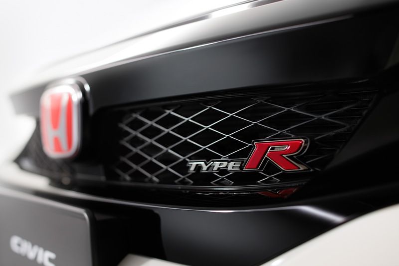 冷却性能向上のために13%拡張されたフロントグリル