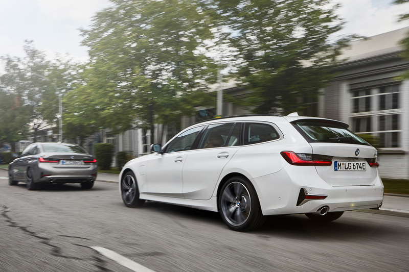 「ジュネーブモーターショー 2020」で世界初公開される「330e ツーリング」