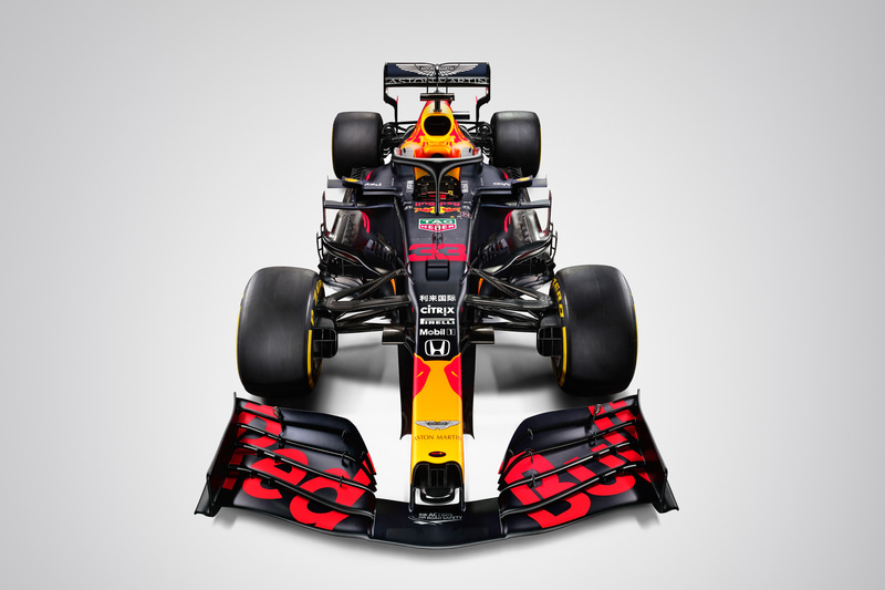 アストンマーティン・レッドブル・レーシングの新マシン「RB16」