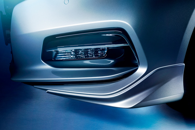 フロント用「ロアスカート」は左右分割のセパレートタイプ。価格は4万4000円