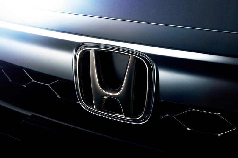 「ブラックエンブレム」（7700円）