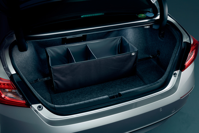 広いトランク内を整理整頓できる「カーゴボックス」（1万8700円）