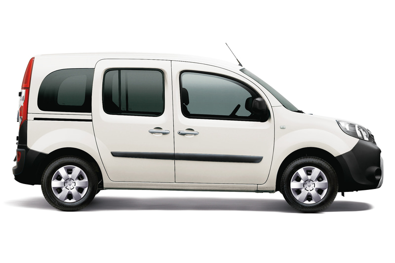 専用ボディカラー「イヴォワール」とブラック塗装のバンパーで外観をコーディネート