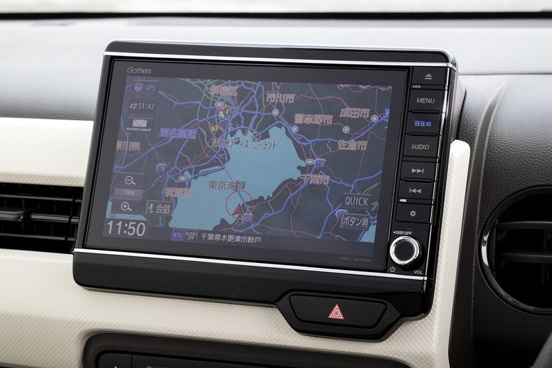 ディーラーオプションのGathersナビゲーションシステムを装着