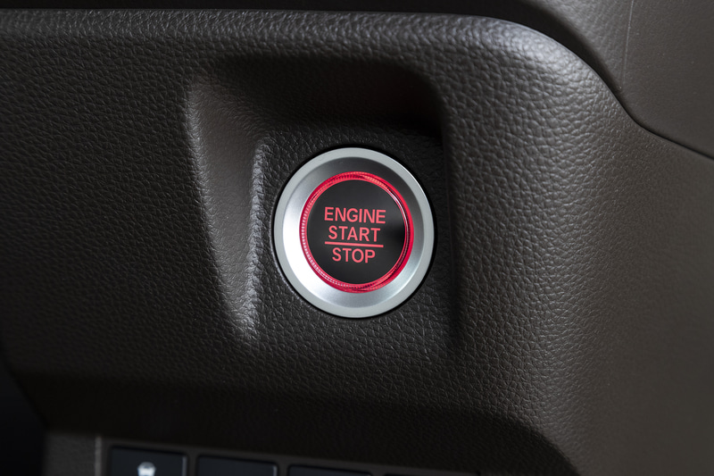 全車でHondaスマートキーシステムを採用し、プッシュスタートスイッチが標準装備となる