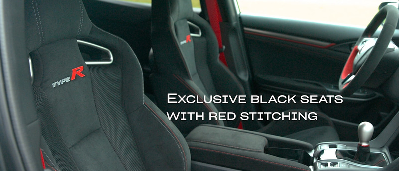 ブラックで統一感のあるインテリア