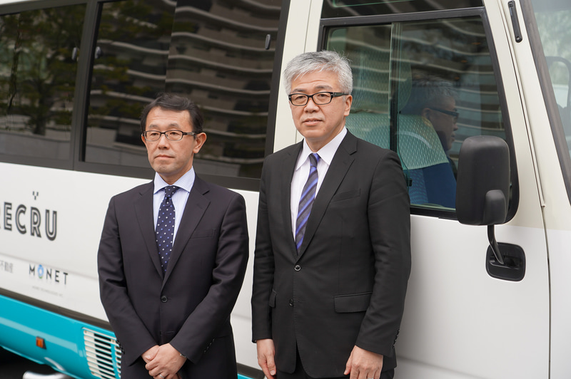 日鉄興和不動産株式会社 常務取締役 住宅事業本部長 吉澤恵一氏（左）とMONET Technologies株式会社 代表取締役副社長 兼 COO 柴尾嘉秀氏（右）