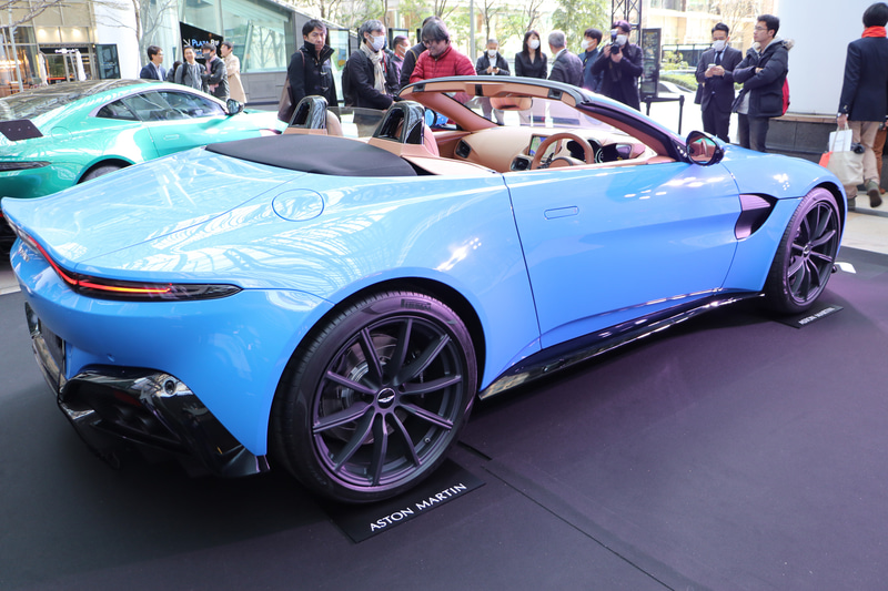 ジュネーブショーに先駆け東京ミッドタウンでお披露目されたヴァンテージ ロードスター