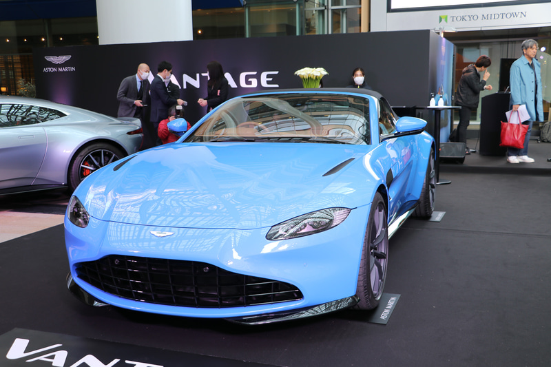 タイヤはピレリ「P ZERO」でサイズは255/40ZR20