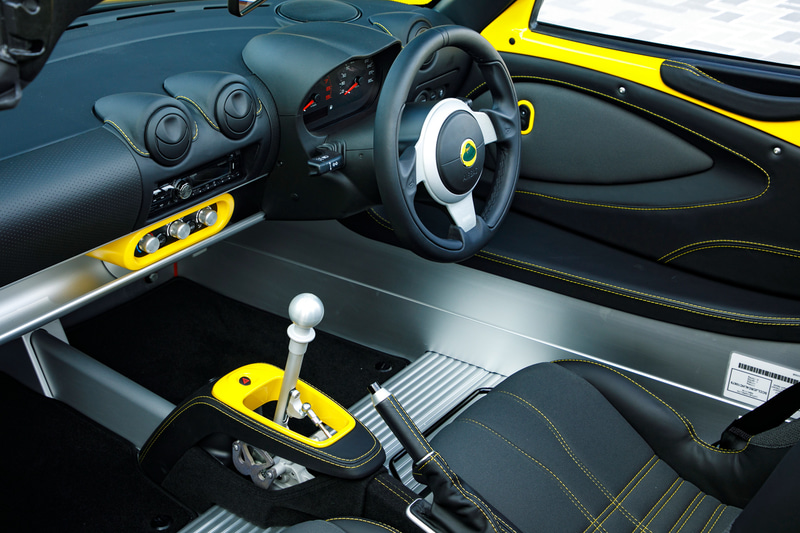 ゼストイエロー