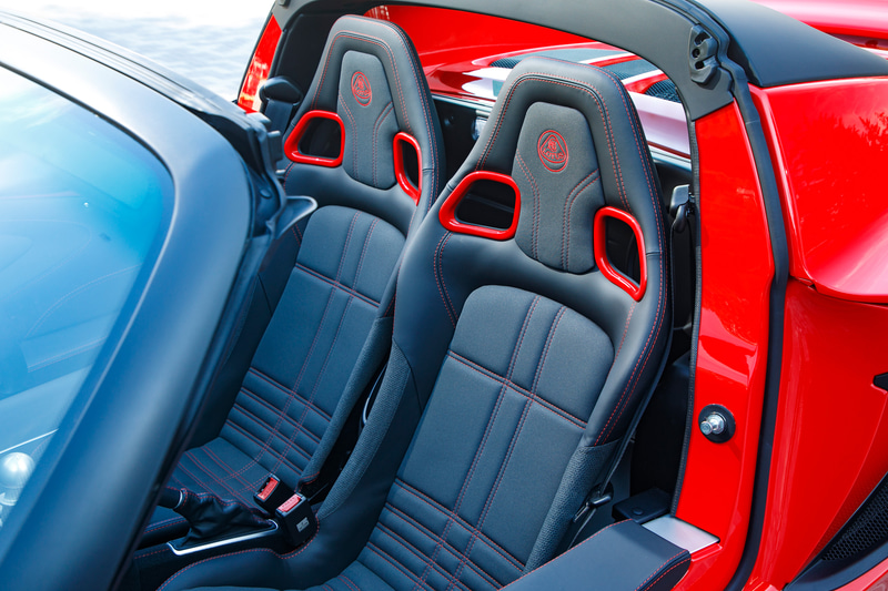 メタリックレッド