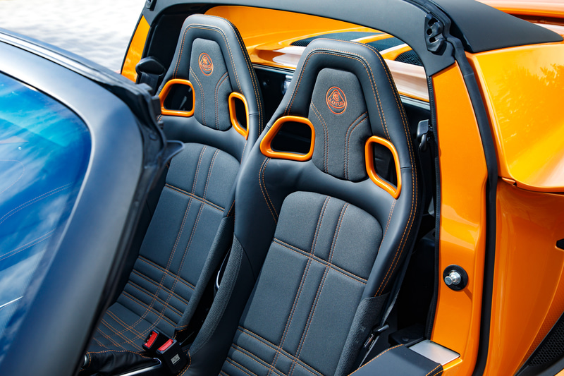 バーントオレンジ