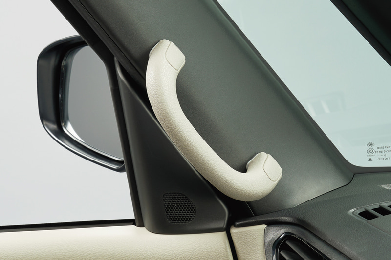 オプション装備の乗降用グリップ