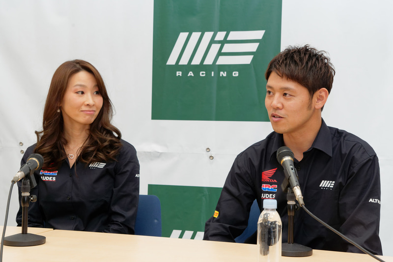MIE Racing Althea Honda Team 高橋巧選手（右）