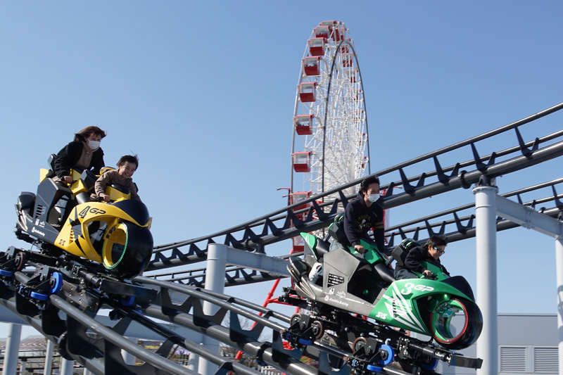 アクロバティックなコースターではなく、バイクでの走行を想定した動きとなっている