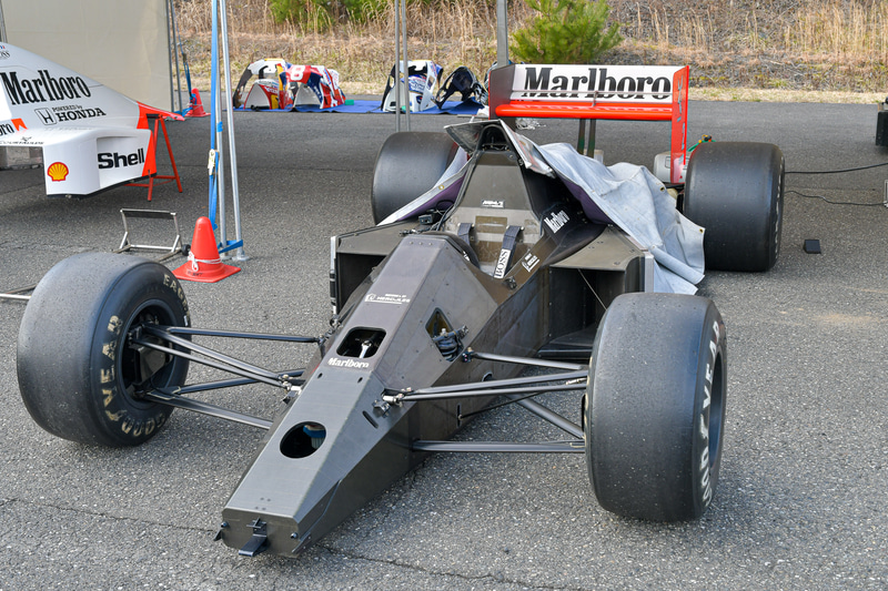 外装が外されたマクラーレン ホンダ MP4/5（1989年）