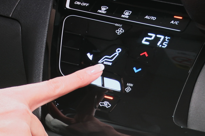 タッチパネルで直感的に使えるエアコン操作パネル