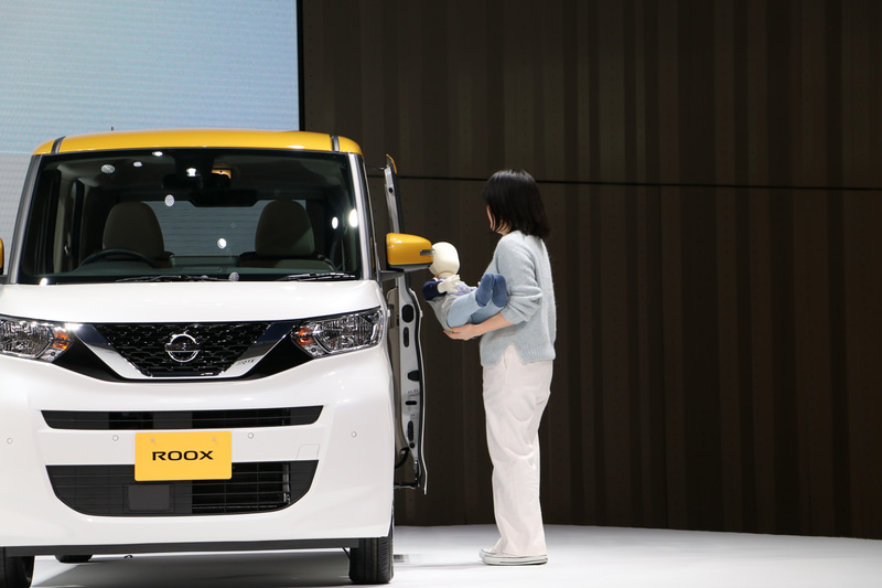 広い室内と広いトランクスペースだけでなく、使いやすい室内であり、使いやすいトランクスペースとなっている。リアゲートはダンパーを工夫して女性でも少ない力で閉じられる工夫が凝らされている